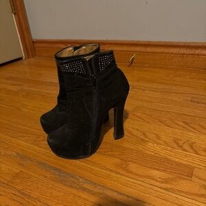 Ladies suede boots with rhinestones